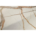 Blat mobilier Inti 3553 Arpa – Decor marmură bej cu venaturi aurii pentru mobilier premium, 38x800x4200